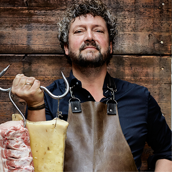 MARCUS POLMAN: Masterchef presentator. Succesvol kookboekenschrijver, culinair journalist, bedenker van Favor Flav, food-ondernemer en vleesgek