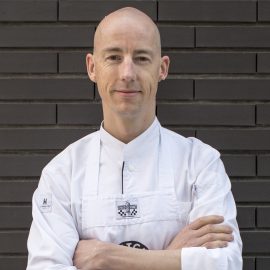 LUC KUSTERS  Innovatieve chef in bezit van zowel een Rode als een Groene Michelinster een restaurant. Een van de oprichters van Dutch Cuisine